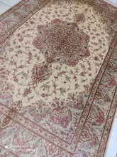 Charger l'image dans la galerie, TAPIS GHOM soie tissé main n°18227_199×130