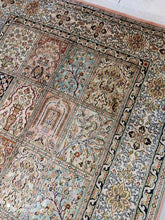 Charger l'image dans la galerie, Tapis Cachemire en soie tissé main n°859_210×125
