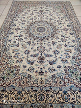 Charger l'image dans la galerie, TAPIS Nain Chichla Habibian noué main n°19488_210×133