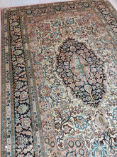Charger l'image dans la galerie, Tapis Cachemire soie noué main n°24_256×170