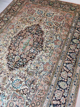 Charger l'image dans la galerie, Tapis Cachemire soie noué main n°24_256×170