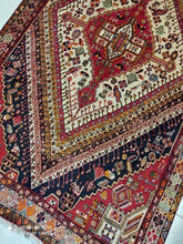Charger l'image dans la galerie, Tapis Ghachgai tissé main n°10920_273×163