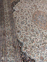 Charger l'image dans la galerie, Tapis Cachemire soie tissé main n°5_290×205