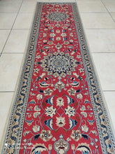 Charger l'image dans la galerie, Tapis Nain tissé main n°3530_297×67
