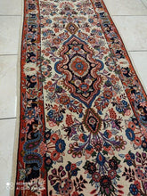 Charger l'image dans la galerie, Tapis Varamine tissé main n°7951_303×76