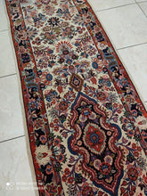 Charger l'image dans la galerie, Tapis Varamine tissé main n°7951_303×76