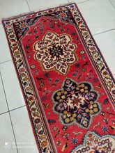 Charger l'image dans la galerie, Tapis Ghachghai tissé main n°10242_305×80