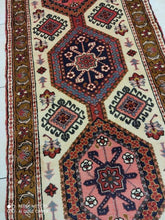 Charger l'image dans la galerie, Tapis Heriz fait main n°11878_363×86