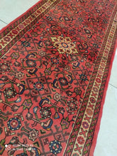 Charger l'image dans la galerie, Tapis Hosseinabad noué main n°15376_365×77