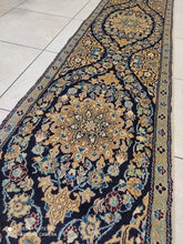 Charger l'image dans la galerie, Tapis Nain fait main n°550_390×60