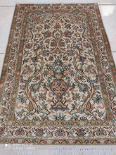 Charger l'image dans la galerie, Tapis Cachemire soie noué main n°41_96×66