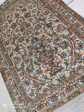 Charger l'image dans la galerie, Tapis Cachemire soie noué main n°41_96×66