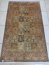 Charger l'image dans la galerie, Tapis Cachemire soie noué main n°600_163×95