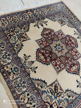 Charger l'image dans la galerie, Tapis carré Nain tissé main n°18452_102×100