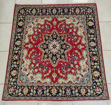 Charger l'image dans la galerie, Tapis carré Ghom tissé main n°17337_142×140