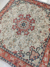 Charger l'image dans la galerie, Tapis carré Yazd fait main n°13747_158×144