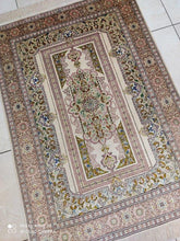 Charger l'image dans la galerie, Tapis Ghom soie tissé main n°18236_140×98