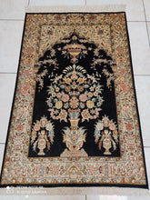 Charger l'image dans la galerie, TAPIS GHOM soie tissé main n°18582_117×78
