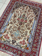 Charger l'image dans la galerie, Tapis Ispahan tissé main n°16020_137×101