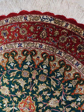 Charger l'image dans la galerie, TAPIS OVALE Ghom soie noué main n°18576_112×72
