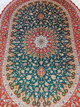 Charger l'image dans la galerie, TAPIS OVALE Ghom soie noué main n°18576_112×72