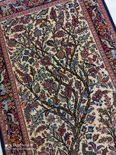 Charger l'image dans la galerie, Tapis Ghom Arbre de Vie fait main n°2223_203×138