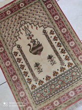 Charger l'image dans la galerie, Tapis Ghom soie noué main n°16904_111×76