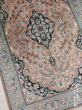Charger l'image dans la galerie, Tapis Cachemire soie tissé main n°34_150×99