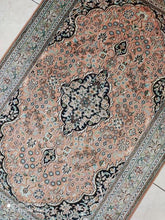 Charger l'image dans la galerie, Tapis Cachemire soie tissé main n°34_150×99