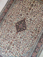 Charger l'image dans la galerie, Tapis Cachemire soie noué main n°24_188×127
