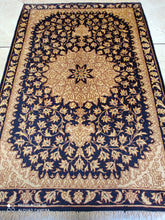 Charger l'image dans la galerie, Tapis Ghom soie tissé main n°16911_82×60