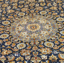 Charger l'image dans la galerie, Grand Tapis Kachan noué main n°5990_403×309
