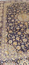 Charger l'image dans la galerie, Grand tapis Yazd fait main n°4151_372×262
