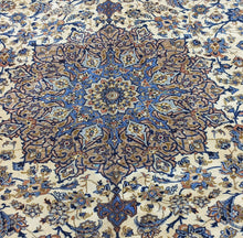 Charger l'image dans la galerie, Grand tapis Yazd fait main n°11852_521×342
