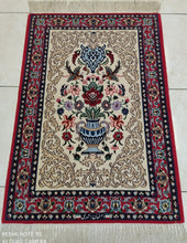 Charger l'image dans la galerie, Tapis Ispahan fait main n°1850_105×70
