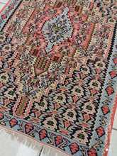 Charger l&#39;image dans la galerie, Kilim Kurdistan fait main n°19042_105×70
