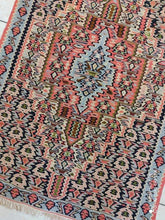 Charger l&#39;image dans la galerie, Kilim Kurdistan fait main n°19042_105×70
