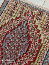 Charger l&#39;image dans la galerie, Kilim Senneh fait main n°19036_95×75
