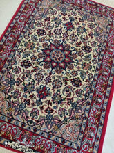 Charger l&#39;image dans la galerie, Tapis Ispahan noué main n°1890_100×70
