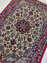 Charger l&#39;image dans la galerie, Tapis Ispahan noué main n°1890_100×70
