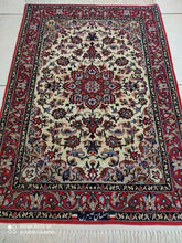 Charger l&#39;image dans la galerie, Tapis Ispahan fait main n°12868_102×70
