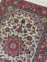 Charger l&#39;image dans la galerie, Tapis Ispahan fait main n°12868_102×70
