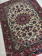 Charger l&#39;image dans la galerie, Tapis Ispahan fait main n°12868_102×70
