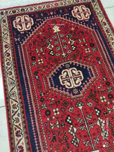 Charger l&#39;image dans la galerie, Tapis Abadeh tissé main n°19024_107×65
