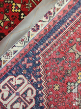 Charger l&#39;image dans la galerie, Tapis Abadeh tissé main n°19024_107×65
