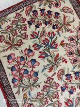 Charger l&#39;image dans la galerie, Tapis Ispahan fait main n°12864_107×72
