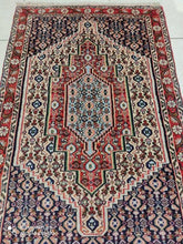 Charger l&#39;image dans la galerie, Tapis Kurdistan fait main n°10331_112×72
