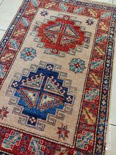 Charger l&#39;image dans la galerie, Tapis Kazak fait main n°250_123×80
