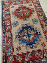 Charger l&#39;image dans la galerie, Tapis Kazak fait main n°250_123×80
