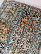 Charger l&#39;image dans la galerie, Tapis Cachemire soie noué main n°410_128×79
